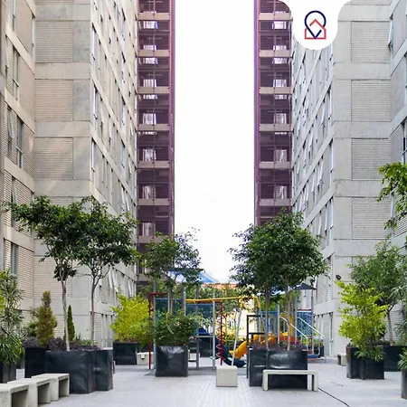 New Chic Condo With Gym Access & Private Roof