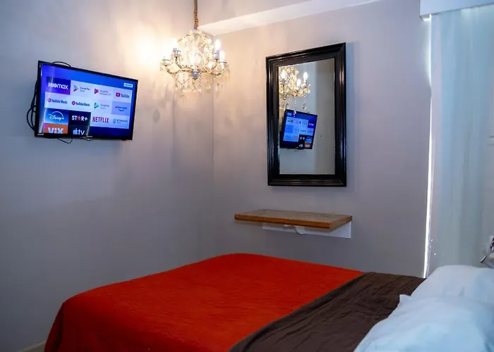 New Chic With Gym Access & Private Roof Apartment *