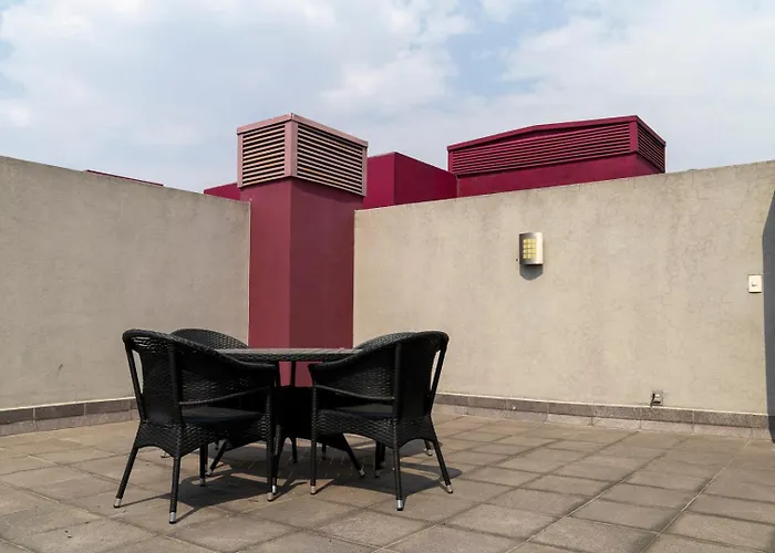 New Chic With Gym Access & Private Roof